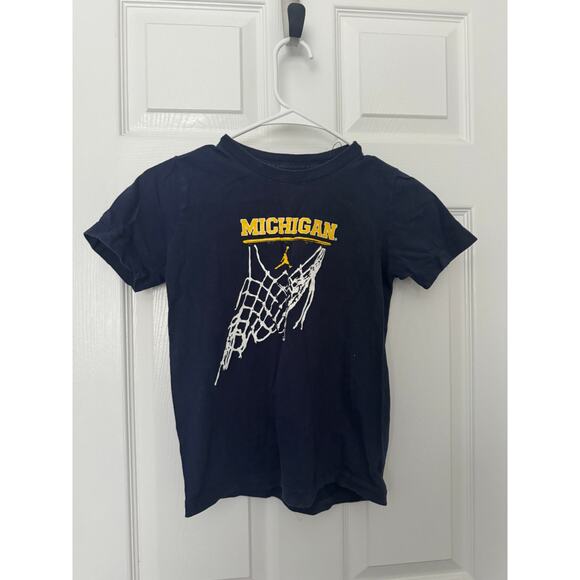 Nike Jordan University of Michigan Basketball Net Jumpman T-Shirt Boys Sz: Small - Picture 1 of 3